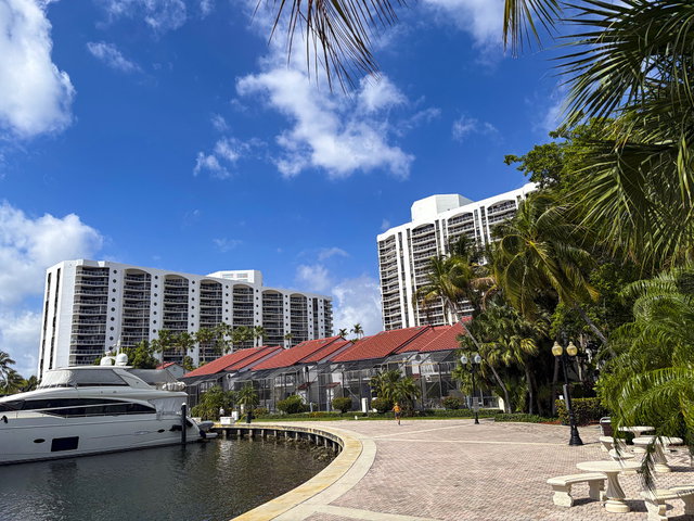 Harbor Towers  photo 2